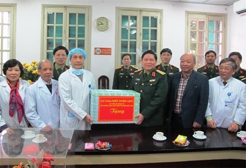 General visits Viet Duc Hospital - ảnh 1